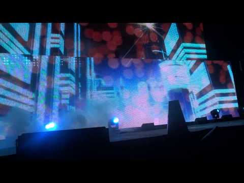 Zedd - Follow You Down/Reload/Safe and Sound/Save the World (Live @ Foro Alive Monterrey 2013)