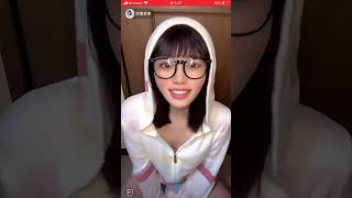 ライブ配信　メガネっ娘