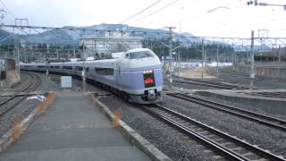 preview picture of video 'E351系特急スーパーあずさ 塩尻駅通過 Limited Express SUPER AZUSA'