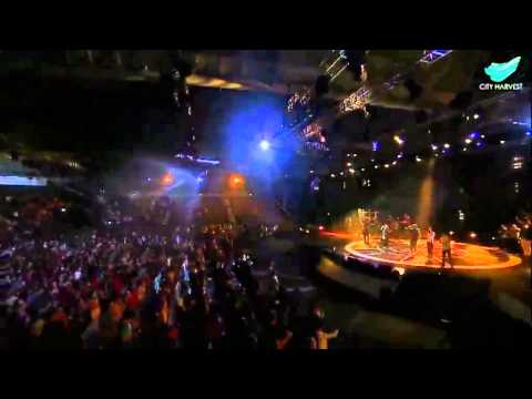 I Lift My Hands - Chris Tomlin @ City Harvest Church