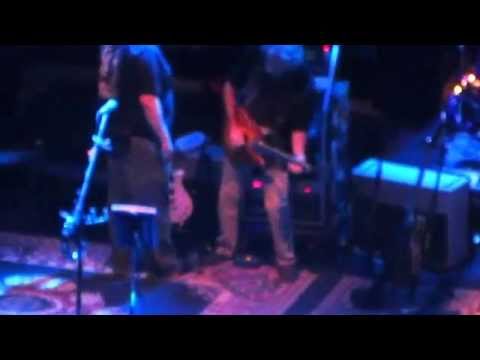 Bob Weir wasted on Stage...high comedy.."Shoulder injury" bahahaha
