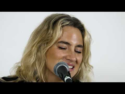 VERO Amplify: Delilah Montagu - 'Lost Keys'