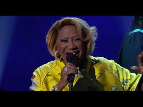 Patti LaBelle - "Coming Out Of The Dark" (Live in tribute to Gloria Estefan)