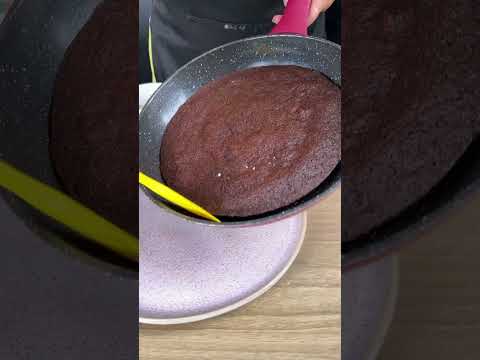 Chocolate cake in the frying pan that is ready in fifteen minutes.