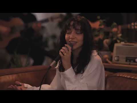 Eksik Bir Şey - Zeynep Bastık