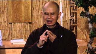Why does Thay move his fingers during the Avalokiteshvara chant?