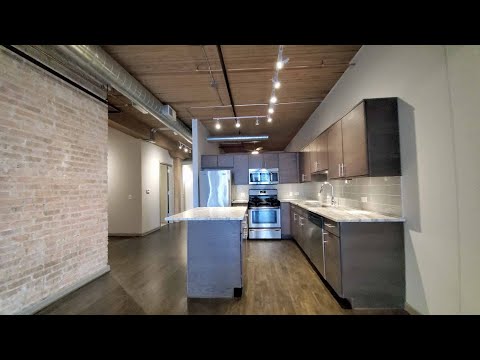 A Streeterville 2-bedroom + den , 2-bath #5702 at The Lofts at River East