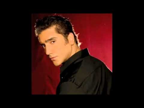 Muy Lejos De Tí - Alejandro Fernandez