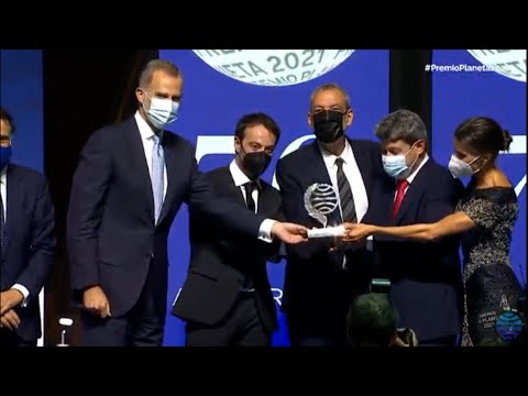 Carmen Mola, seudónimo de tres guionistas, gana el Premio Planeta 2021