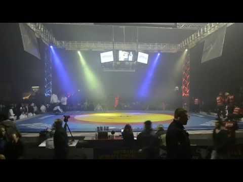 Einmarsch: Viertelfinale SV Germania Weingarten - RWG Mömbris-Königshofen (03.01.2015)