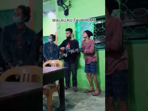 Durasi Panjang pengamen cilik suara merdu nynyi lagu"andai aku bisa"punya hati tuk menyakiti dirimu