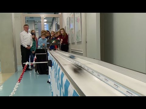 Schüler tüfteln und experimentieren am MINT-Tag in Hamburg