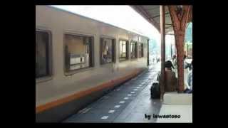 Download lagu KA Bangunkarta tiba di stasiun Pasar Senen mp3