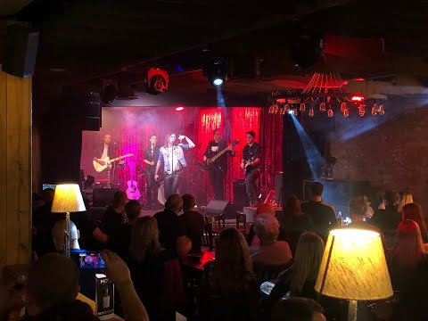 QUEENtESSENCE & RIHARDS SAULE/ Concert House12 Living Room