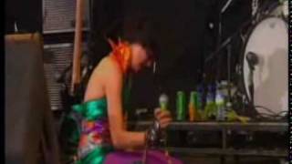 YEAH YEAH YEAHS - Pin, Gold Lion, Maps (Reading Fes 06&#39;)