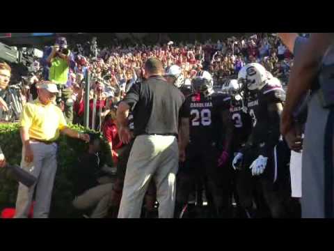 Shawn Elliott leads Gamecocks out to '2001'