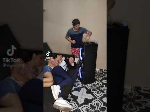 tiktoks super chistoso despertando con un pedo