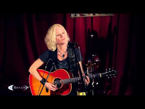 Shelby Lynne performing "I'll Hold Your Head" Live at KCRW's Apogee Sessions