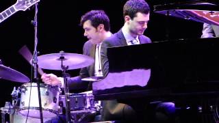 Can&#39;t Buy me Love (Beatles) - John Pizzarelli (Teatro Bradesco, RJ 15 05 2014)