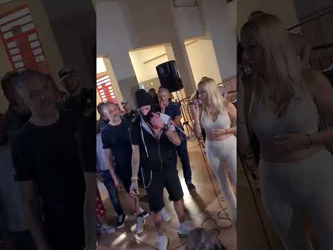 Alessio ossino e Luana in concerto librino compleanno di smeralda 18 anni