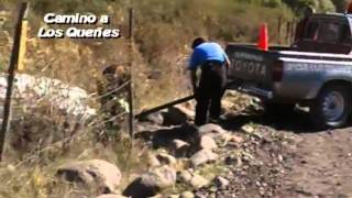 preview picture of video 'Auto accidentado camino a Los Queñes [17/04/2011]'