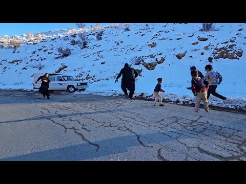 🌦☃️A Snowy Day in the Village | Narges and the Kids Return and Play in the Snow☃️🎅