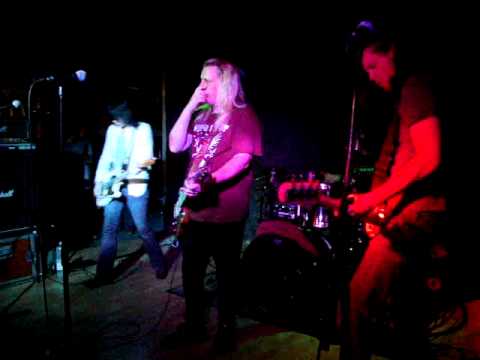 rhino bucket - welcome to hell (LIVE)