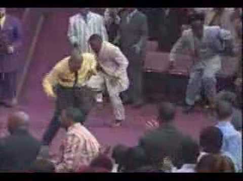 FGHT Dallas: Kervy Brown sings "It's Power"