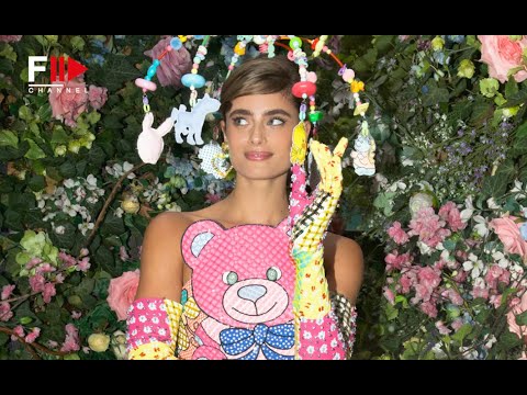 MOSCHINO Spring 2022 New York - Fashion Channel