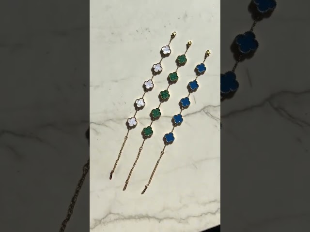 Vídeo relacionado con GNALIA Van Cleef Estilo Conjunto De Joyas Trébol De Cuatro Hojas, Color Dorado, Acero Inoxidable, Collar Y Pulsera Ajustables, Pendientes, 1 Set De 3 Piezas, Regalo Para Mujer