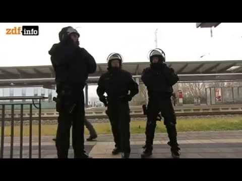ZDF info - Polizisten in Extremsituationen beim Fussball