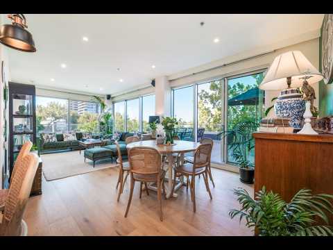 2 bed, 2 bath apartment in Adelaide - Photo 3