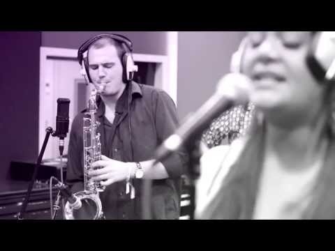 #LoisDavinaLive - Part 2: Lois Davina -"Heartbroken" (Live Lounge)