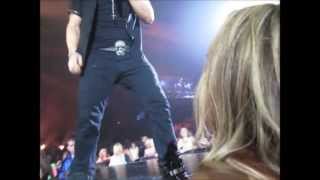 @Donnie Wahlberg kisses fan during single at chicago 7/19 @fullservicebaby Best kiss