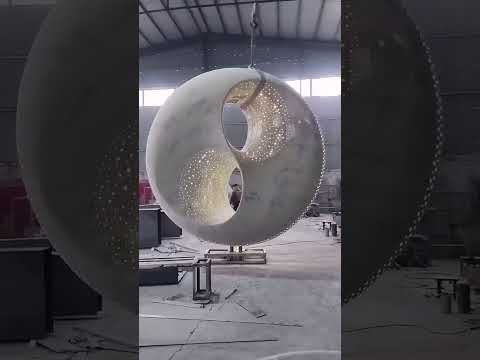 sculpture contemporaine poteaux-acier-corten-bassin-naturel