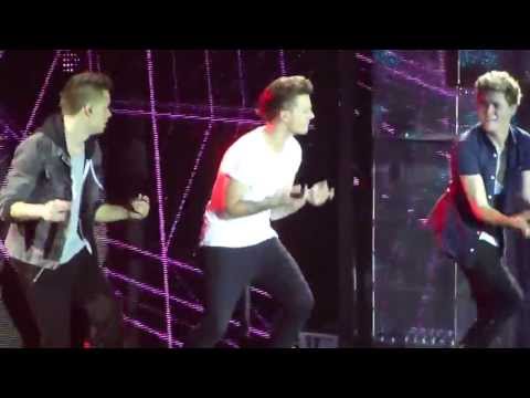 One Direction Birmingham 17th April Kiss You, Harry Styles raspy voice!!