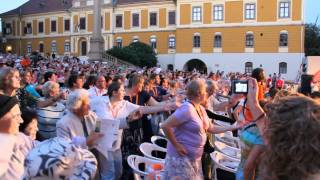 preview picture of video 'Robert Sund dalai - közös éneklés - Pécs Cantat 2010'