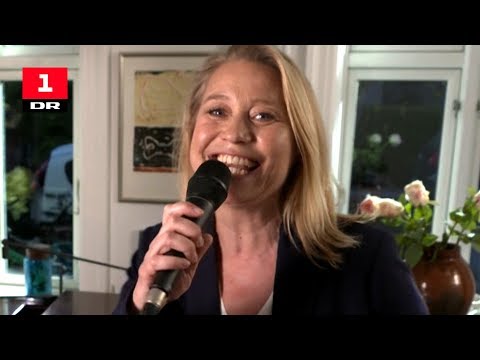 Trine Dyrholm - Danse i måneskin | Fællessang – Hver for sig | DR1