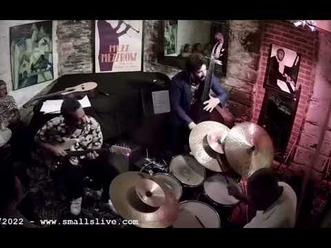 Yotam Silberstein, Omer Avital, Billy Hart - Taking a chance on love Live at mezzrow