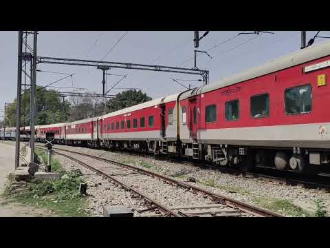 22178 Mumbai CSMT bound Mahanagari Express departing from Prayagraj Chheoki with PUNE WAP-7