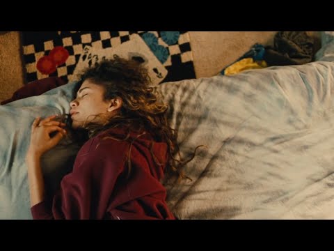 Rue dancing to Bobby Darin | Euphoria S02 Ep03