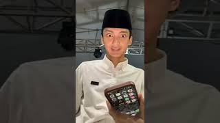 Download lagu yang gak punya flas bisa melambaikan tangan || tingkah lucu Gus Azmi saat live #gusazmi #shotrs mp3