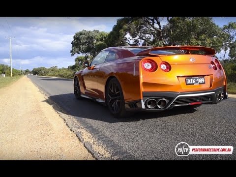 2017 Nissan GT-R 0-100km/h & engine sound