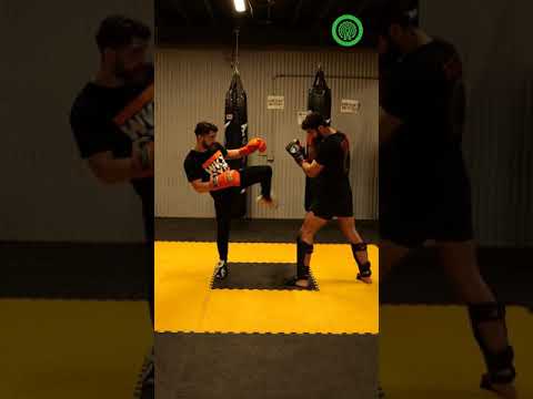 Kickboxing Head Kick – Countering the Jab