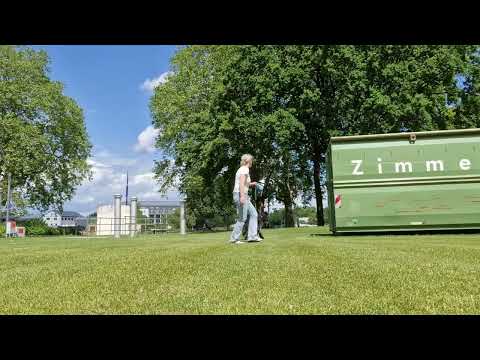 Futterbeutel in der Stadt - Strubbel am Container hinterm Deutschen Eck