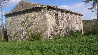 preview picture of video 'Steinhaus mit Blick auf Meer und Berge - Furci, Abruzzen'