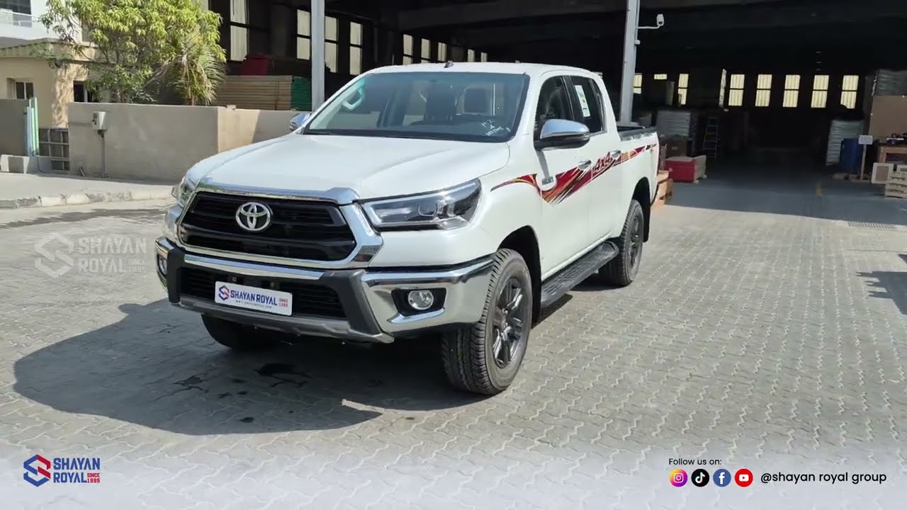 تويوتا هيلوكس 2.7L PETROL GLXS-G 4WD MT DC 2026MY video