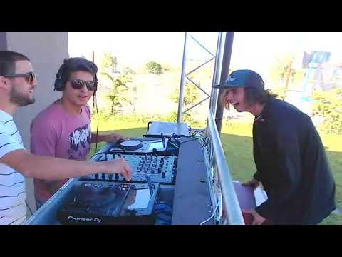 GIULI VECCHIO & CAITTO TRELEW POOL PARTY