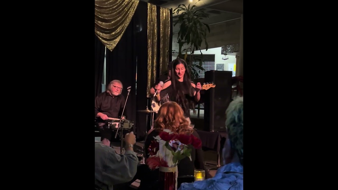 Promotional video thumbnail 1 for Nadia & The Blue Moons Jazz Band