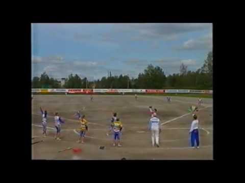 Tarja Pöntinen lyö ja Tiia Pöntinen tuo (Lapuan Virkiä)